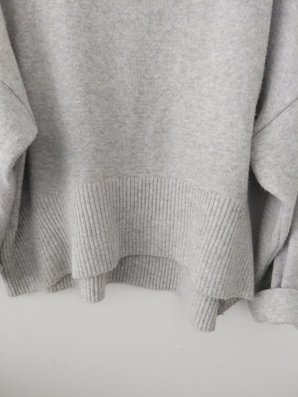 Cozy Oversized Crewneck Sweater - Light Gray - Picture 8 of 8